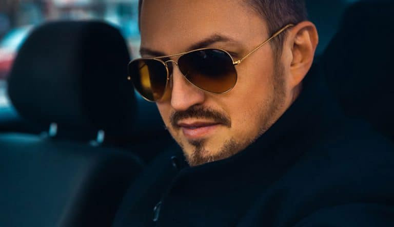 为什么女生喜欢坏男孩？与坏男孩约会为何让人欲罢不能