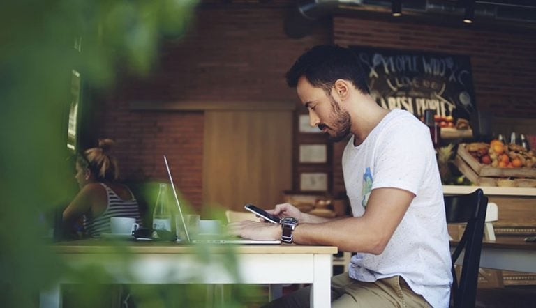 如何告诉女生你想她：15条既可爱又不显得依赖的短信