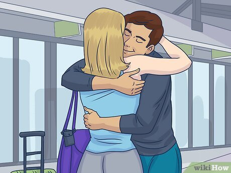 Step 2 Hug her goodbye when you part ways with her.