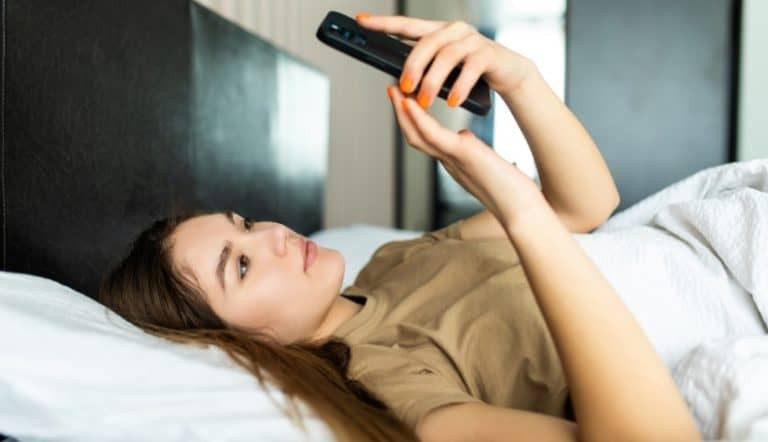 35个超有趣又撩人的聊天话题，教你用短信轻松吸引女生